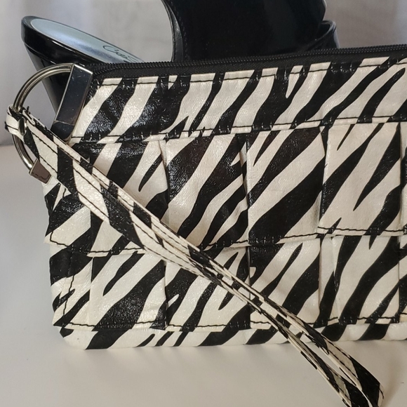 City Streets open toe platform Heels/Clutch - Picture 5 of 11